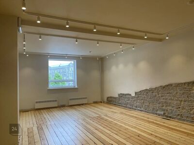 Esimesed 3 kuud 7 eur/m2 ja siis 9,5 eur/m2

Üürile anda 48 m² äripind Tallinna kesklinnas, Stoc