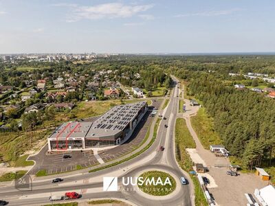 Äripind suure liiklusega ristmikul