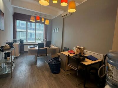 Äripind 17,6m2. Mööbliga