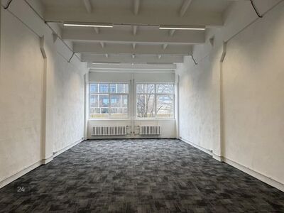 2 kuud on soodushind 302,76 eur ja edasi 605,52 eur

Üürile anda äripind Kesklinnas sissepääsug