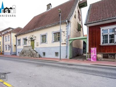 Vanalinn  eraldi sissepääs  läbi kahe korruse