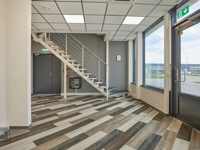 Müüa äripind stock-office hoones Peetris