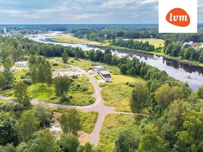 Supluse elurajoon- elamumaa Pärnu jõe ääres.