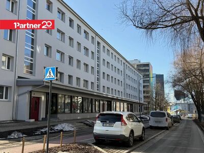 Vitriinakendega kaubanduspind esimesel korrusel eraldi sissepääs