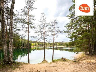 Linnalähedane kodu looduse keskel.