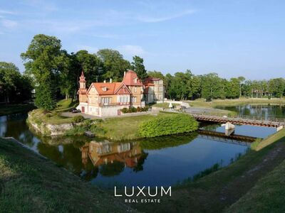 Ajalooline lossivaatega villa Kuressaare südalinnas