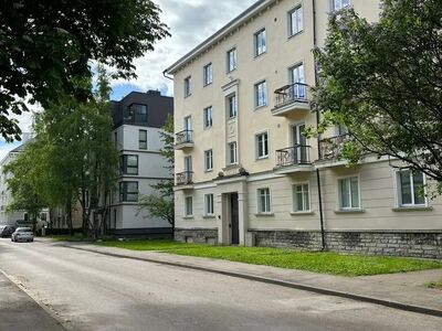 Kõrgete lagedega 2-toaline.