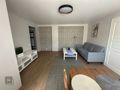Anname üürile renoveeritud kahetoalise korteri, mis asub kortermaja kolmandal korrusel