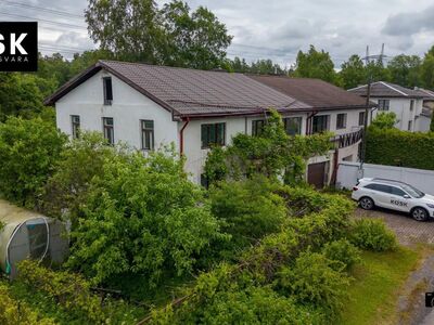 Müüa palju võimalusi pakkuv paarismaja osa Sindis!