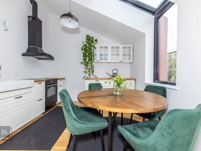 Ready to move in 1.06., 2 bedroom flat, parking!