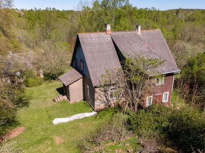 Hoonestatud kinnistu looduse keskel