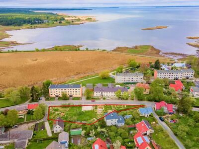 KAKS KÕRVUTI KINNISTUT Haapsalu vanalinnas