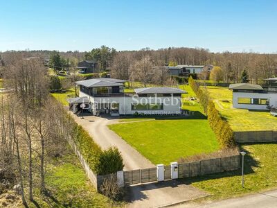Suure kinnistuga privaatne maja mere ääres