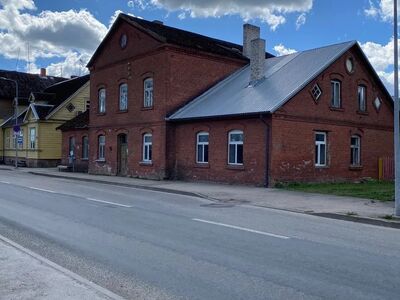 Majas on 6 kolmetoalist korterit ja 2 neljatoalist korterit