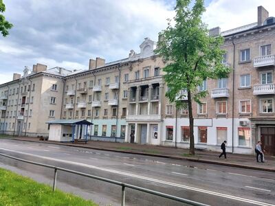 Müüa avar ja valgusküllane kolmetoaline korter Stalini-aegses majas Narva ühes ajaloolises linna