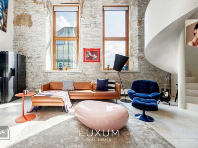 Stiilne kahekorruseline loft Fahle majas