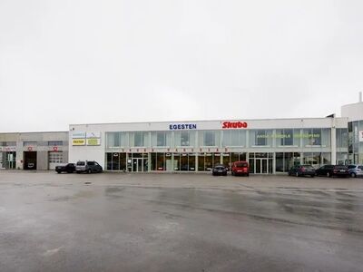 Büroo/tootmishoone asub logistiliselt väga heas asukohas, olles suurepärase nähtavusega Pärnu-R
