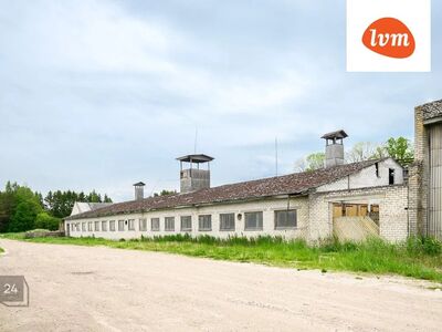 Kaks hoonet, pimdadega 774.9 m2 ja teise hoone suurus 1458  m2, kinnistu 12514.0 m2