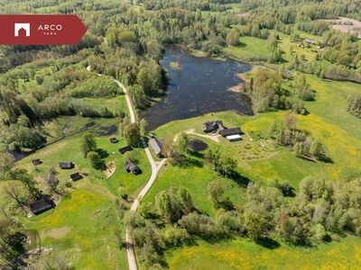 Suur järve ning kahe eraldi kasutatava majaga kinnistu