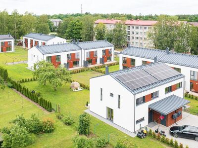 A energiamärgisega paarismaja boks! Päikesepaneelid.