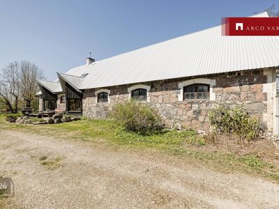 Maja suurel kinnistul + suur garaaž (88m2)