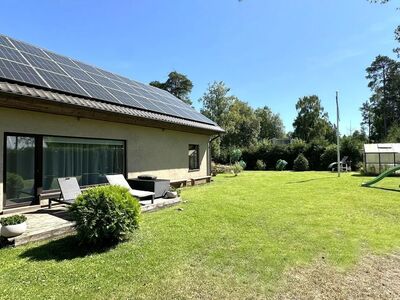 Energiatõhus ühekordne kivimaja tünnisaunaga