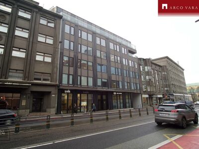 Hoones saadaval veel büroosid. Avarad vaated, vaikus