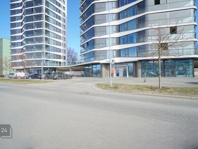 VITRIINAKNAD, ERALDI SISSEPÄÄS JA 5 PARKIMISKOHTA!