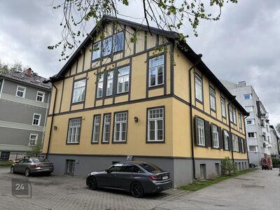 Korter panipaiga ja kindla autokohaga