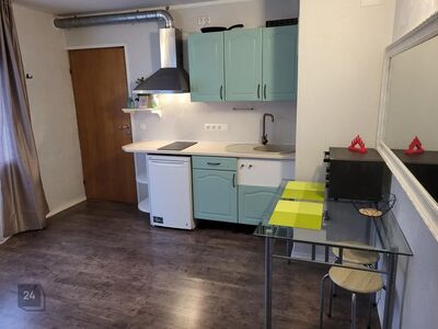 Privaatne majaosa aiaga, Üür ca 1-6 kuu kaupa