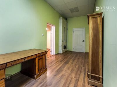 Raekoja platsi vahetusläheduses kontoriruumid!