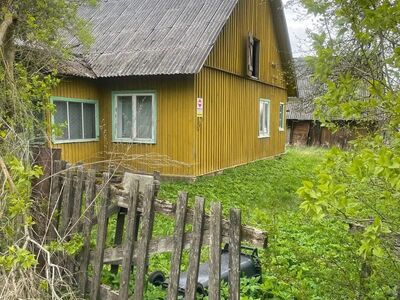 kinnistul elumaja, kaks kõrvalhoonet ja saun
