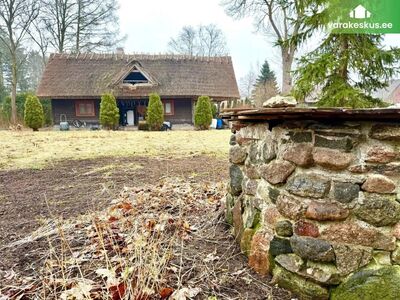 Renoveerimisjärgus talu Saaremaa põldude vahel!