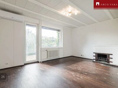 Renoveeritud ridaelamu oma hoovi, garaaži ja kuuriga