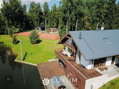 Müüa täiuslik maakodu tenniseväljaku, tiigi ja saunamajaga