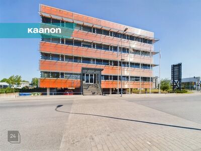 VALGUSKÜLLANE NURGAPEALNE BÜROORUUM!