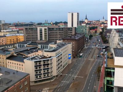 Suur ja väga valgusküllane büroo Tallinna südames