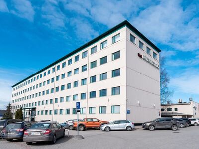 Värskelt renoveeritud kontoriruum