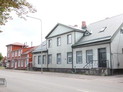 Kaks kõrvuti asuvat korteriomandit.