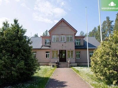 Heas seisukorras ajalooline Illuka Vallamaja