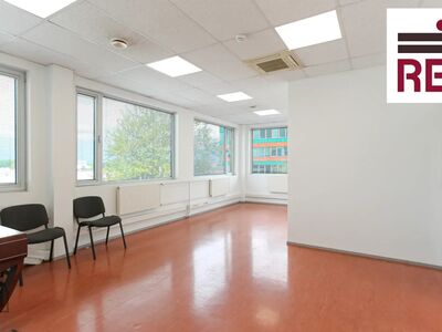 Heas asukohas soodushinnaga valgusküllane väikebüroo!