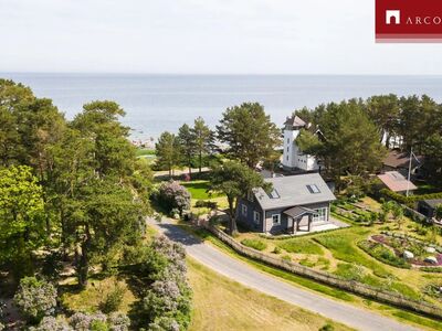 MÜÜA MAJA JA SADAMAHOONE MERE  KALDAL  VAINUPEAL