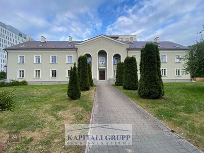 Hea ruumilahendusega kahest ruumist koosnev büroopind maja viimasel korrusel