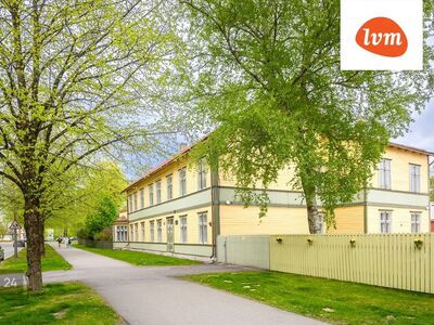 Heas korras, privaatse aianurgaga kesklinna korter!