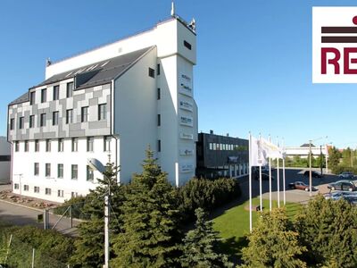 Erineva suurusega kabinettideks jagatud bürooruumid tasuta parkimisega Peterburi teel!