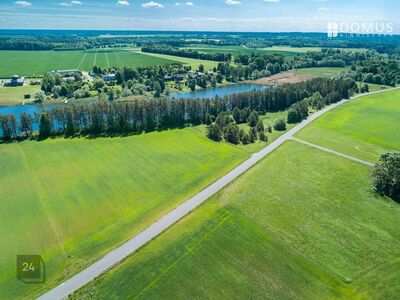 Unistuste kinnistu järve kaldal
