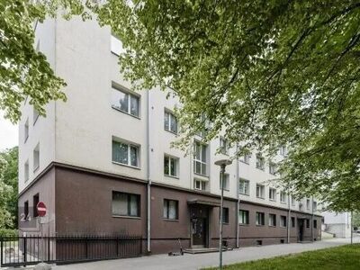RENOVEERITUD KORTER KESKLINNAS, AKNAD SISEHOOVI