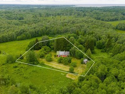 Väga privaatse asukohaga, Hara sadam lähedal