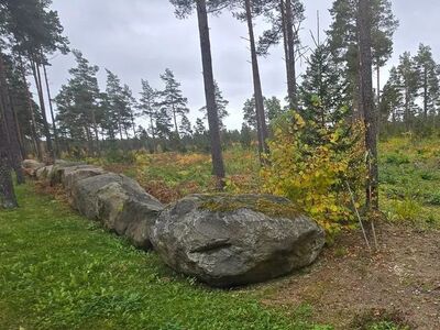 Looduskaunis elamumaa mere lähedal.
