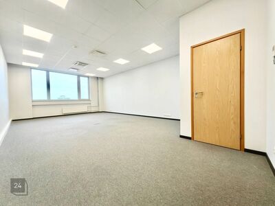 ÜÜRIDA 46m² BÜROOPIND VAHETULT PETERBURI TEE ÄÄRES!
